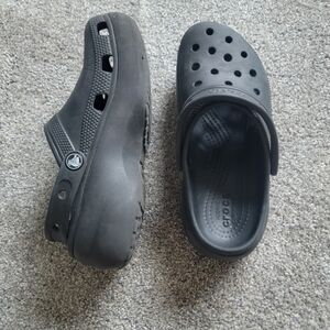 CROCS Black Platform Shoes - Size W6